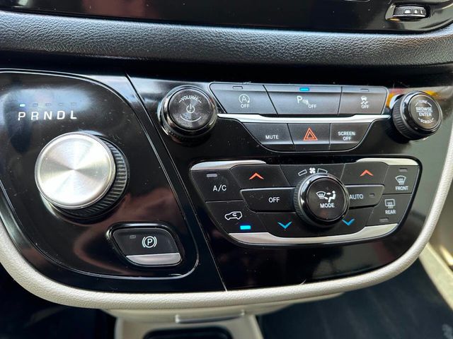 2018 Chrysler Pacifica Touring L FWD - 22892164 - 54
