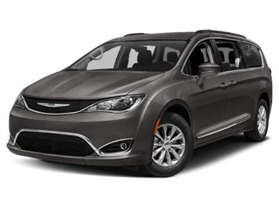 2018 Chrysler Pacifica Touring L's photo