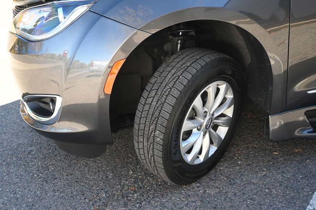 2018 Chrysler Pacifica Touring L Plus FWD - 22940398 - 10