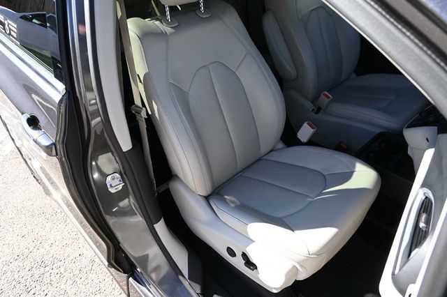 2018 Chrysler Pacifica Touring L Plus FWD - 22940398 - 15