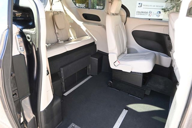 2018 Chrysler Pacifica Touring L Plus FWD - 22940398 - 17