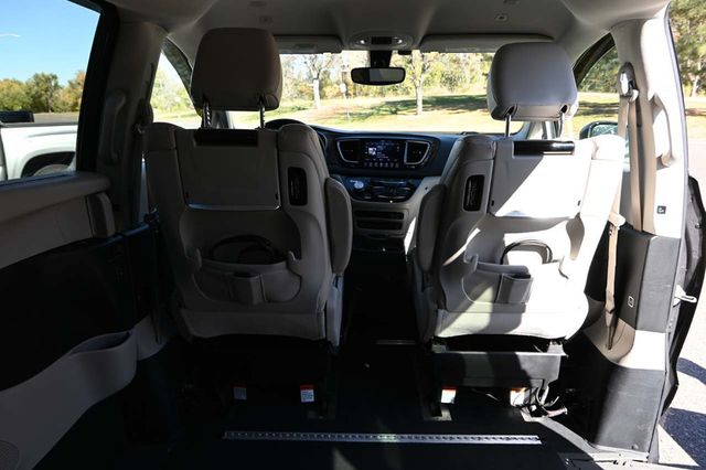 2018 Chrysler Pacifica Touring L Plus FWD - 22940398 - 20