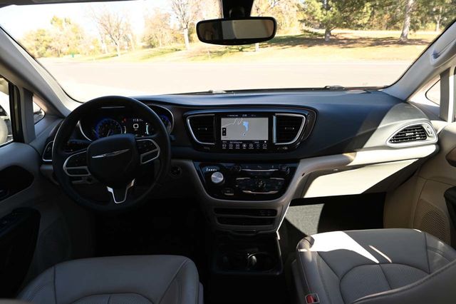 2018 Chrysler Pacifica Touring L Plus FWD - 22940398 - 22