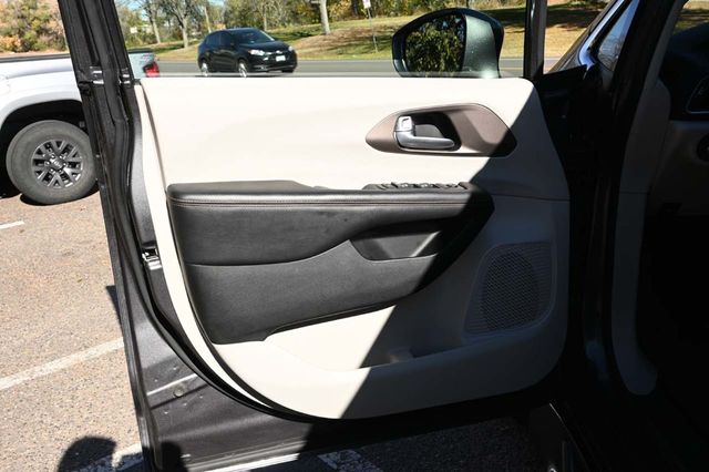 2018 Chrysler Pacifica Touring L Plus FWD - 22940398 - 30