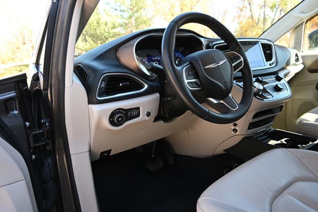 2018 Chrysler Pacifica Touring L Plus FWD - 22940398 - 31