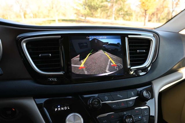 2018 Chrysler Pacifica Touring L Plus FWD - 22940398 - 36