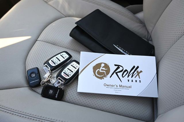 2018 Chrysler Pacifica Touring L Plus FWD - 22940398 - 38