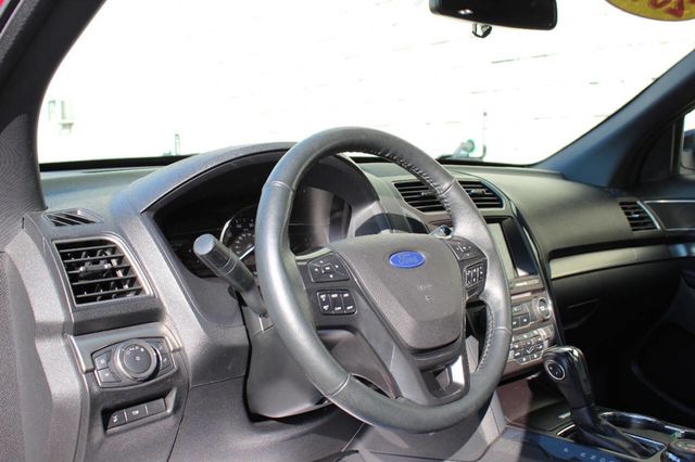 2018 Ford Explorer XLT 4WD - 22913271 - 9