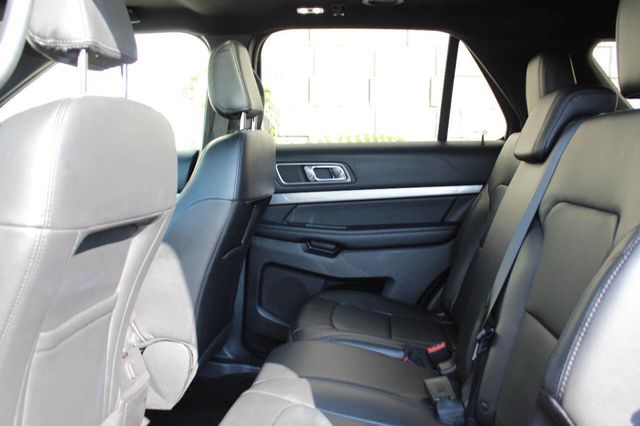 2018 Ford Explorer XLT 4WD - 22913271 - 12