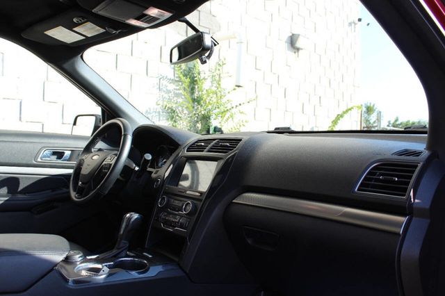 2018 Ford Explorer XLT 4WD - 22913271 - 17