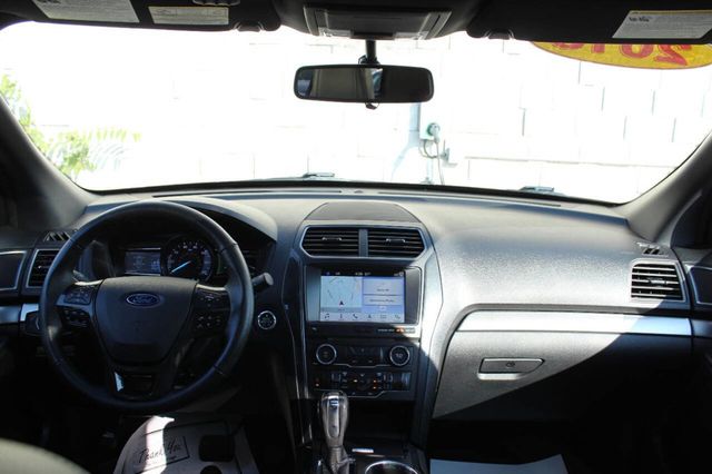 2018 Ford Explorer XLT 4WD - 22913271 - 19