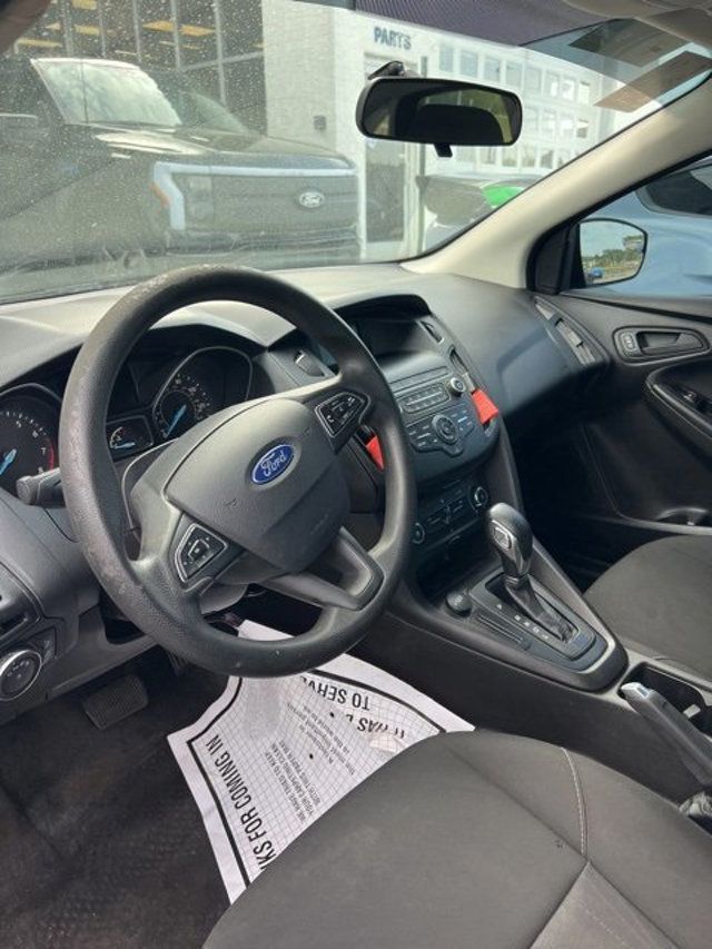 2018 Ford Focus S Sedan - 22821706 - 11