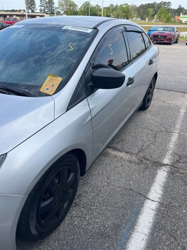 2018 Ford Focus S Sedan - 22821706 - 1