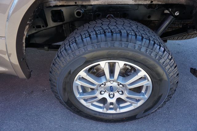 2018 Ford F-150 LARIAT, 4X4, PREMIUM WHEELS, RUNNING BOARDS, NAVIGATION - 22933571 - 12