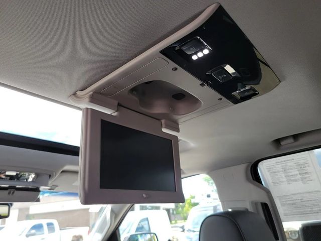 2018 GMC Yukon XL Denali Sport Utility 4D - 22932913 - 9