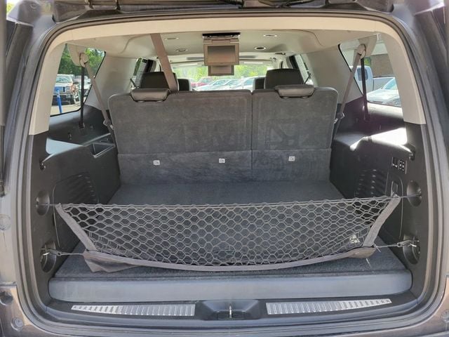 2018 GMC Yukon XL Denali Sport Utility 4D - 22932913 - 11