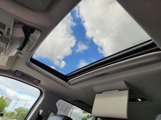 2018 GMC Yukon XL Denali Sport Utility 4D - 22932913 - 15