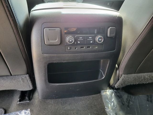 2018 GMC Yukon XL Denali Sport Utility 4D - 22932913 - 28