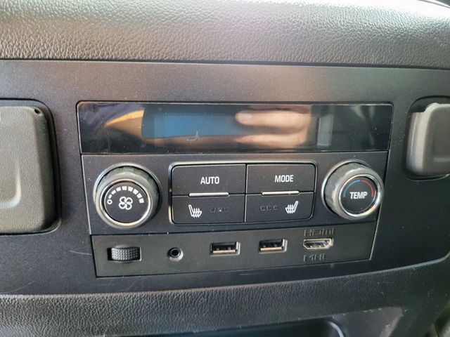 2018 GMC Yukon XL Denali Sport Utility 4D - 22932913 - 29