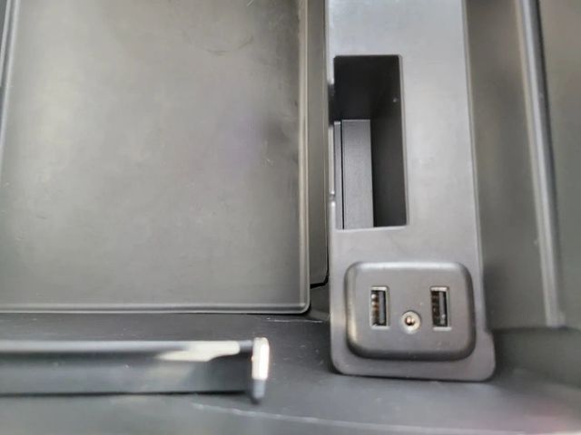 2018 GMC Yukon XL Denali Sport Utility 4D - 22932913 - 32