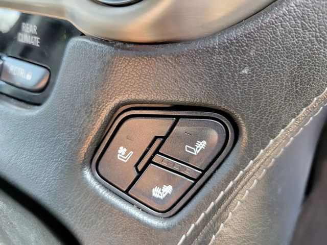 2018 GMC Yukon XL Denali Sport Utility 4D - 22932913 - 34