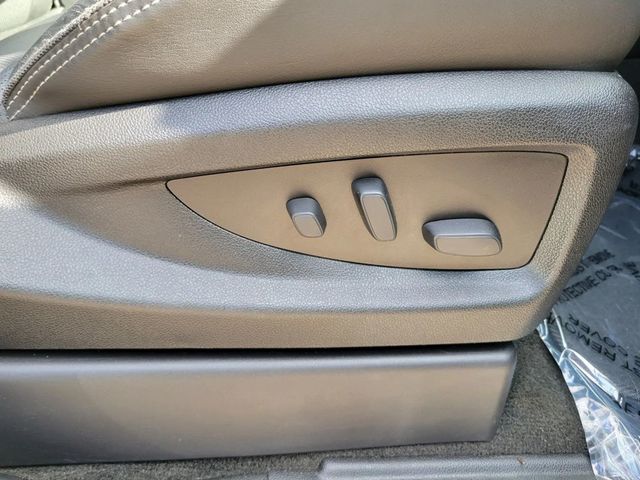 2018 GMC Yukon XL Denali Sport Utility 4D - 22932913 - 35