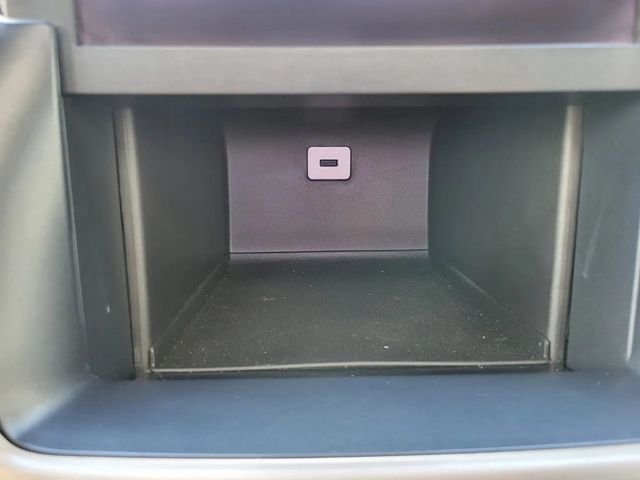 2018 GMC Yukon XL Denali Sport Utility 4D - 22932913 - 37