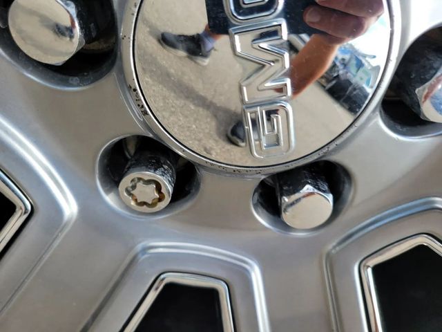 2018 GMC Yukon XL Denali Sport Utility 4D - 22932913 - 40