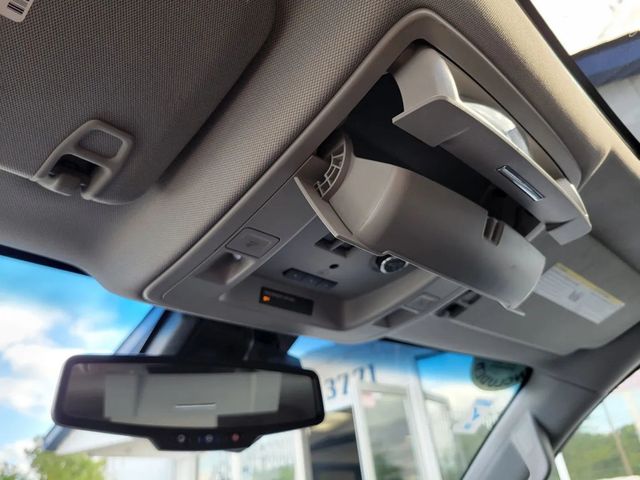 2018 GMC Yukon XL Denali Sport Utility 4D - 22932913 - 41