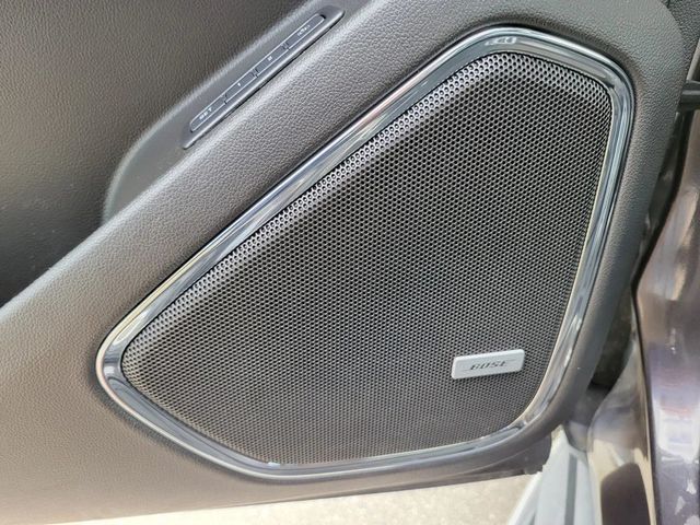 2018 GMC Yukon XL Denali Sport Utility 4D - 22932913 - 46