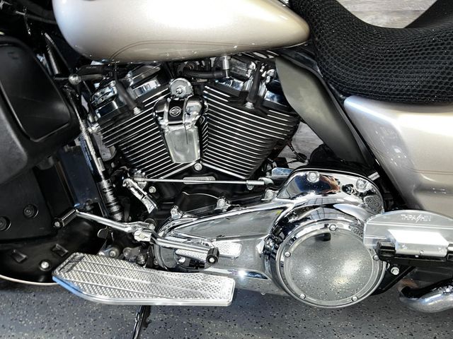 2018 Harley-Davidson FLHTCU Ultra Classic Electra Glide SUPER CLEAN! - 22839231 - 12
