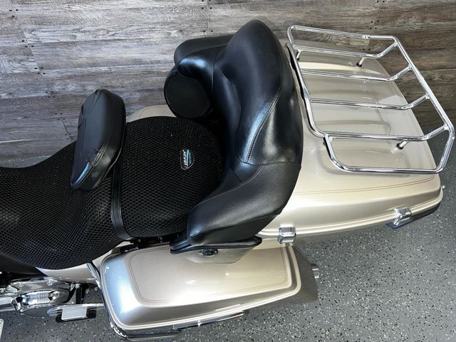 2018 Harley-Davidson FLHTCU Ultra Classic Electra Glide SUPER CLEAN! - 22839231 - 13