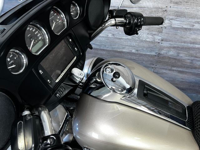 2018 Harley-Davidson FLHTCU Ultra Classic Electra Glide SUPER CLEAN! - 22839231 - 14
