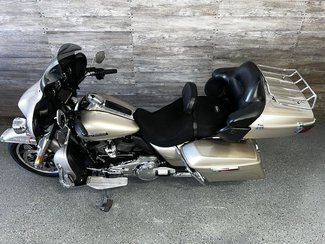 2018 Harley-Davidson FLHTCU Ultra Classic Electra Glide SUPER CLEAN! - 22839231 - 15