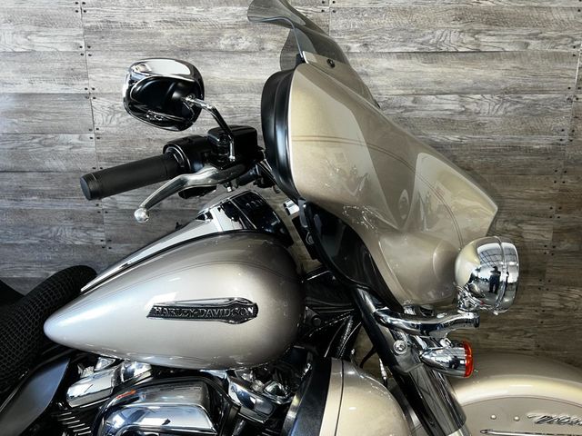 2018 Harley-Davidson FLHTCU Ultra Classic Electra Glide SUPER CLEAN! - 22839231 - 3