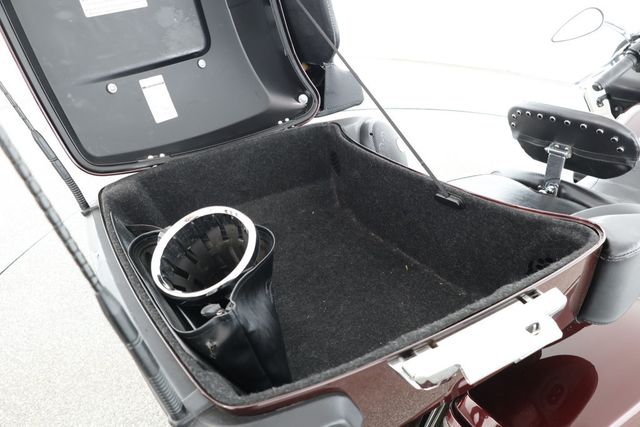 2018 Harley-Davidson Road Glide Ultra with Milwaukee-Eight 107 Engine - 22900549 - 21