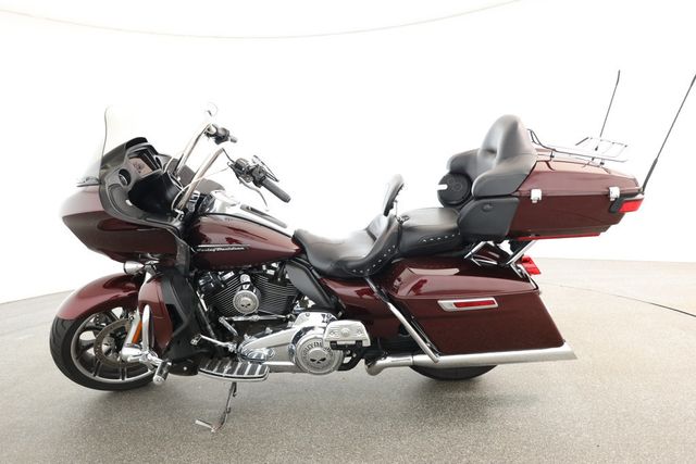 2018 Harley-Davidson Road Glide Ultra with Milwaukee-Eight 107 Engine - 22900549 - 7