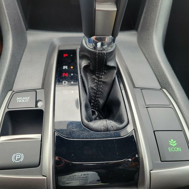 2018 Honda Civic Hatchback Sport Touring CVT - 22401246 - 28