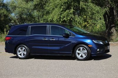 2018 Honda Odyssey - 5FNRL6H78JB009860