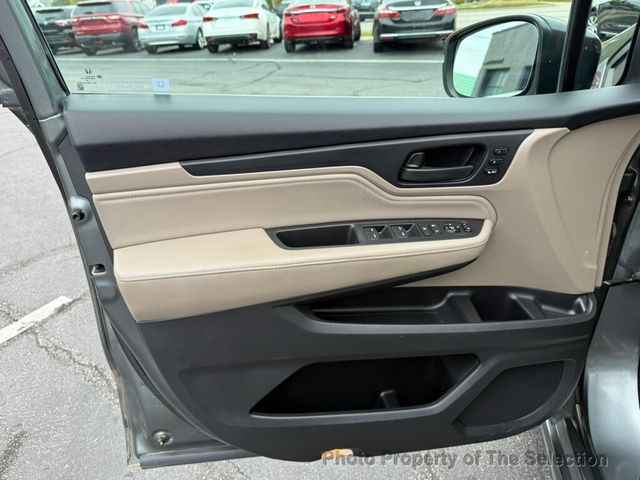 2018 Honda Odyssey TOURING W/ DVD PLAYER, BLIND SPOT, & ADAPTIVE CRUISE/LANE KEEP - 22934858 - 17
