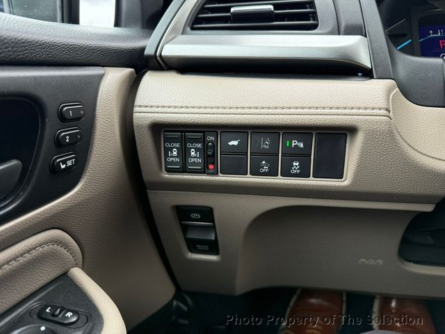 2018 Honda Odyssey TOURING W/ DVD PLAYER, BLIND SPOT, & ADAPTIVE CRUISE/LANE KEEP - 22934858 - 32