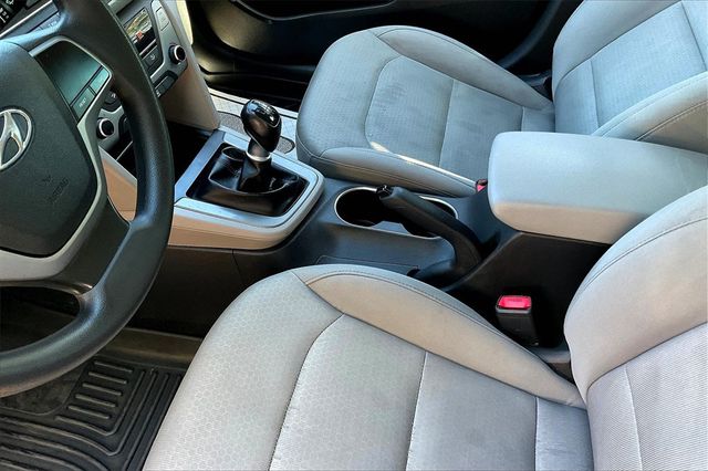 2018 Hyundai Elantra SE 2.0L Manual - 22915343 - 29