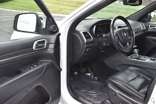 2018 Jeep Grand Cherokee Overland 4x4 - 22887332 - 32