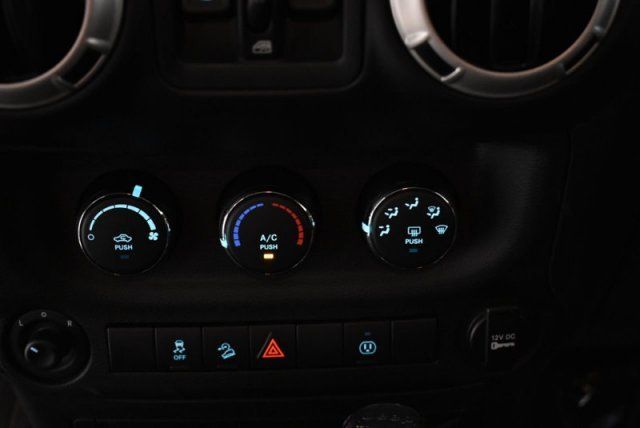 2018 Jeep Wrangler JK Unlimited Sahara - 18073236 - 10
