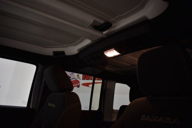 2018 Jeep Wrangler JK Unlimited Sahara - 18073236 - 19