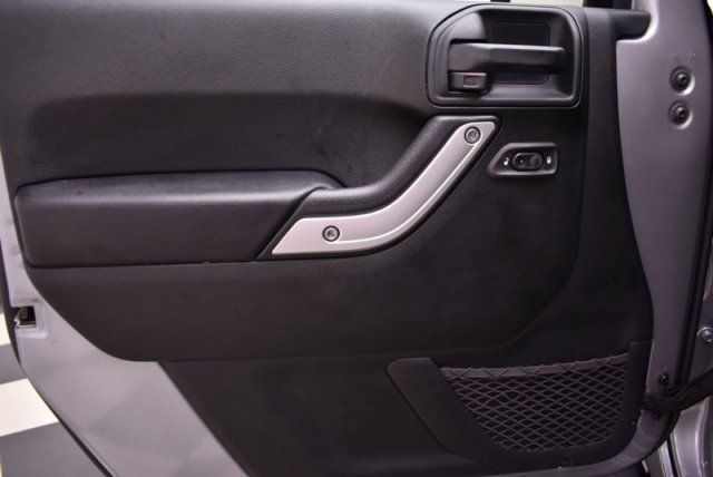 2018 Jeep Wrangler JK Unlimited Sahara - 18073236 - 24