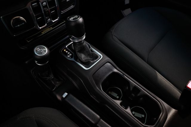2018 Jeep Wrangler JK Unlimited Sport 4x4 - 22934228 - 37
