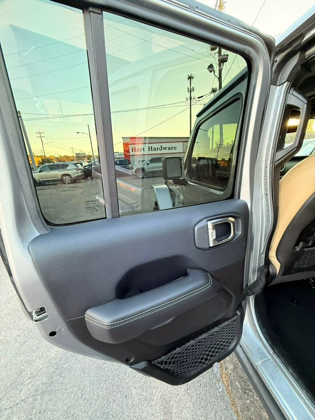 2018 Jeep Wrangler Unlimited LocalTrade/Rubicon/6-SpeedManual/ActiveSafetyGroup/BlindSpot - 22939889 - 13
