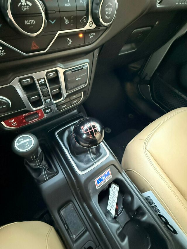 2018 Jeep Wrangler Unlimited LocalTrade/Rubicon/6-SpeedManual/ActiveSafetyGroup/BlindSpot - 22939889 - 27