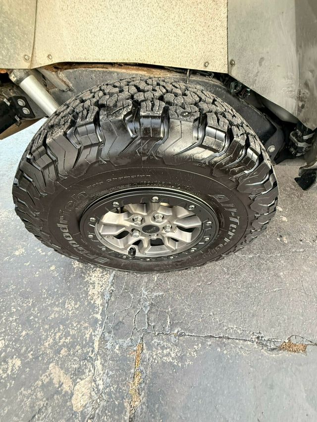 2018 Jeep Wrangler Unlimited LocalTrade/Rubicon/6-SpeedManual/ActiveSafetyGroup/BlindSpot - 22939889 - 29